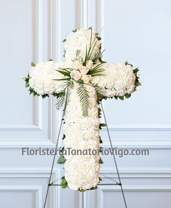 Cruz floral funeraria claveles blancos
